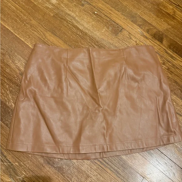 Size XL Abercrombie & Fitch faux leather tan/ brown mini skirt - Picture 7 of 8